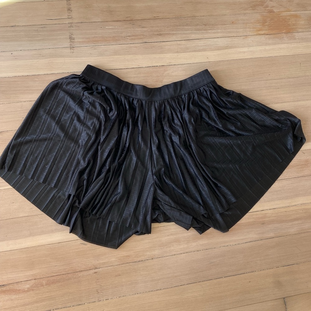 H&M black short size XL